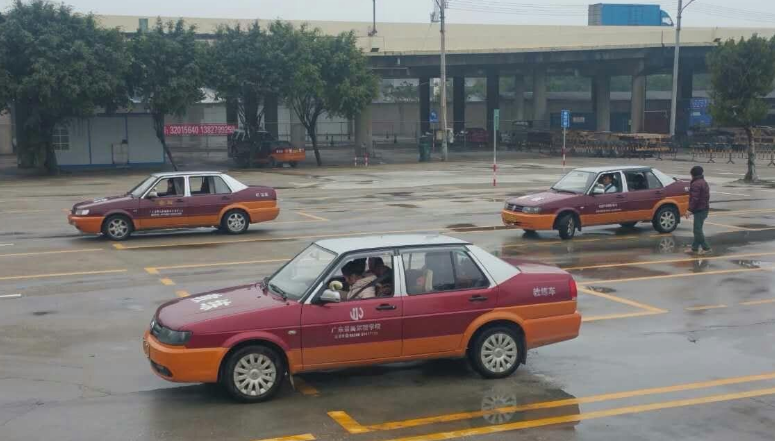 驾考新规将实施 唐山市民忙扎堆学车